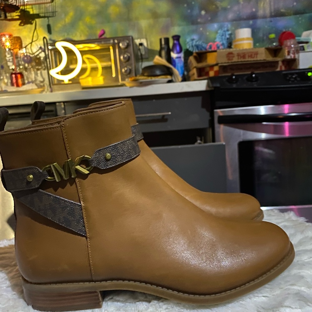 Brand new Michael Kors Boots Size 9